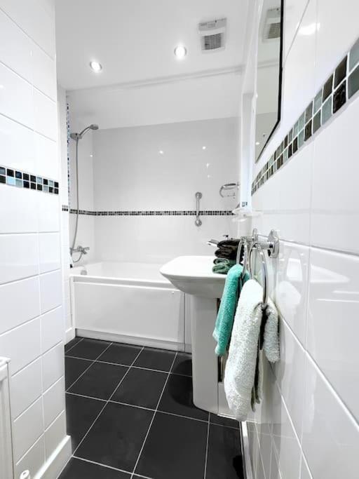 White Eden - Explore Cornwall From A Comfy Central Appartment Сейнт Остел Екстериор снимка